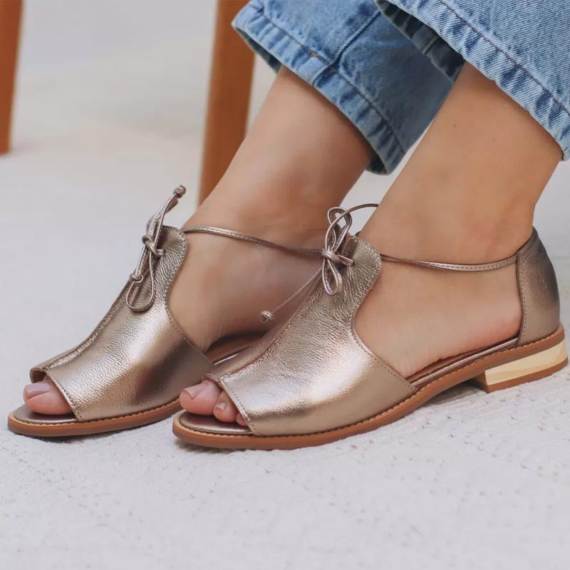 STRAP-STYLE LEATHER SANDALS