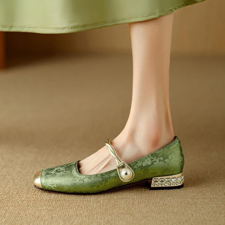 Naila Pumps