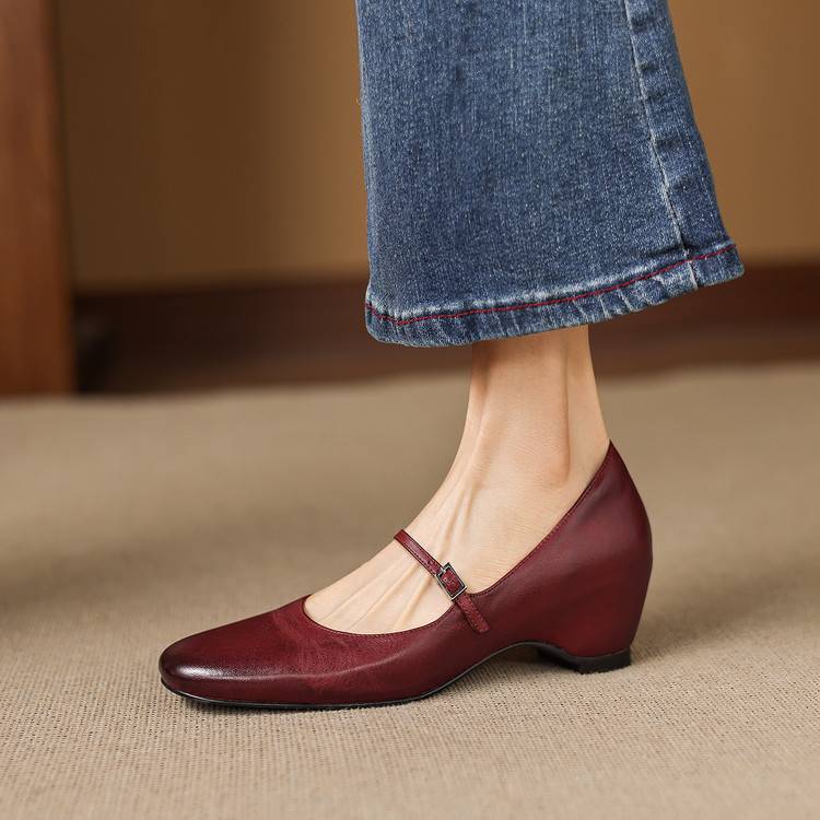 Deyra Genuine Leather Pumps