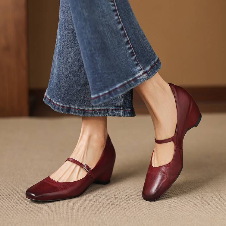 Deyra Genuine Leather Pumps