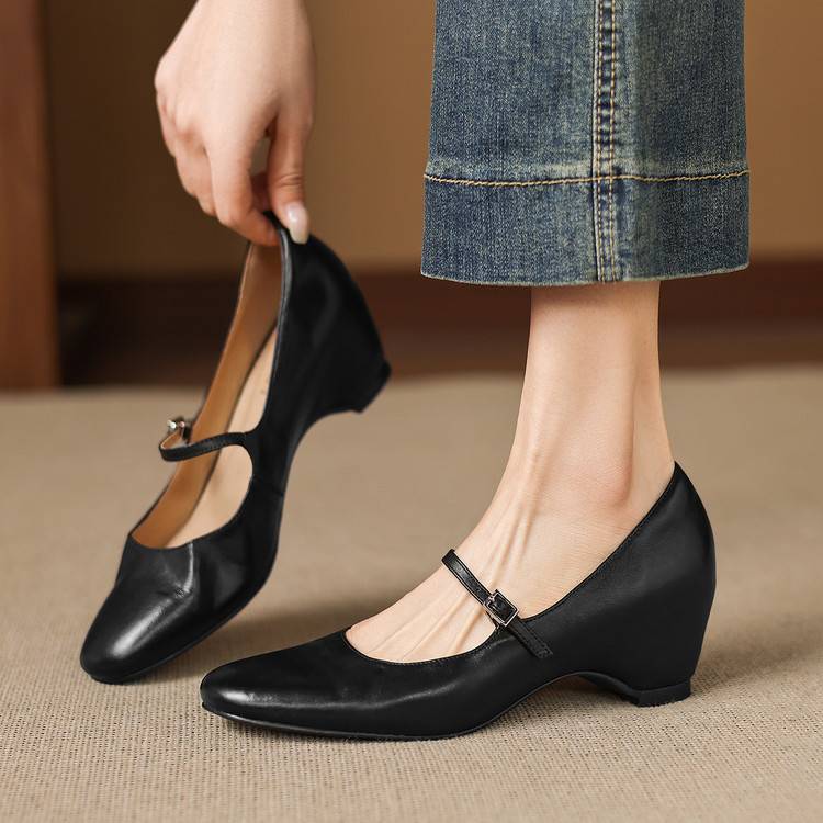 Deyra Genuine Leather Pumps