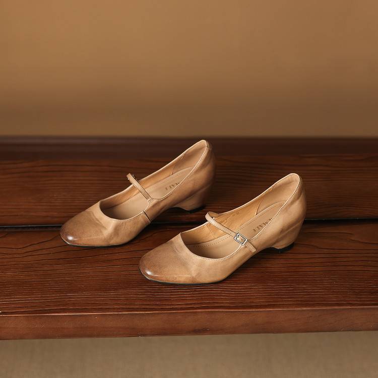 Deyra Genuine Leather Pumps