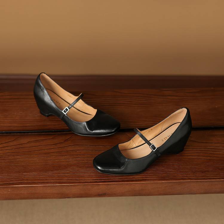 Deyra Genuine Leather Pumps